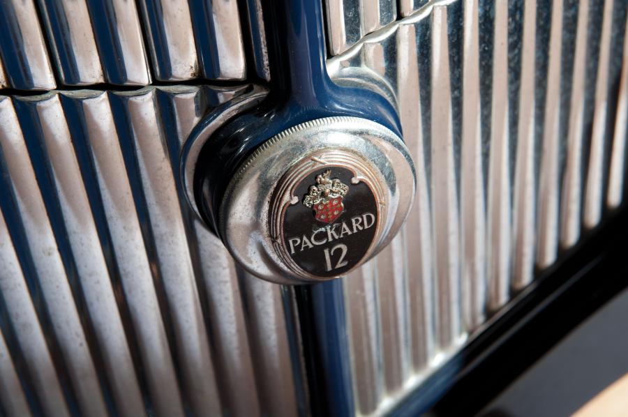  Packard Twelve Club Sedan 1933 года  (фото 6 из 31)